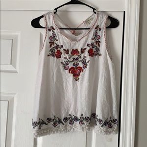 White embroidered flower sleeveless shirt